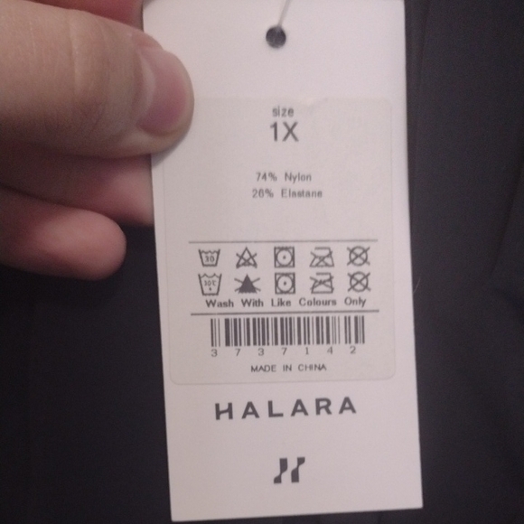 HALARA Women's Black Shorts (J373) - Picture 2 of 4